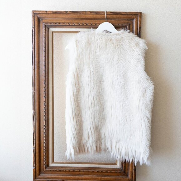 THML {Anthropologie} FAUX FUR CREAMY WHITE VEST SZ L - Picture 2 of 8
